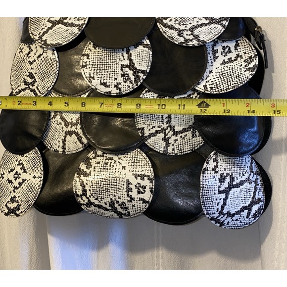 VTG Bueno Faux Snakeskin Black & White Shoulder Bag Layered Disc Bead Purse Glam - Picture 8 of 9